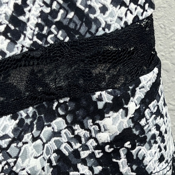 Signature by Robbie Bee Snake skin print V neck short sleeve Dress Size M - Picture 6 of 8